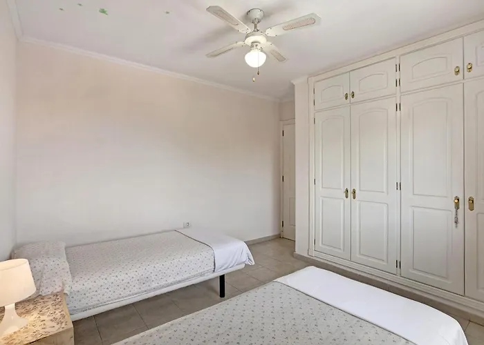 Casa Fanabe Precioso Adosado * אדחה